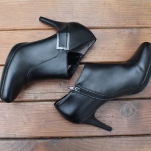 Black Ankle Booties | Memory Foam |Size: 8